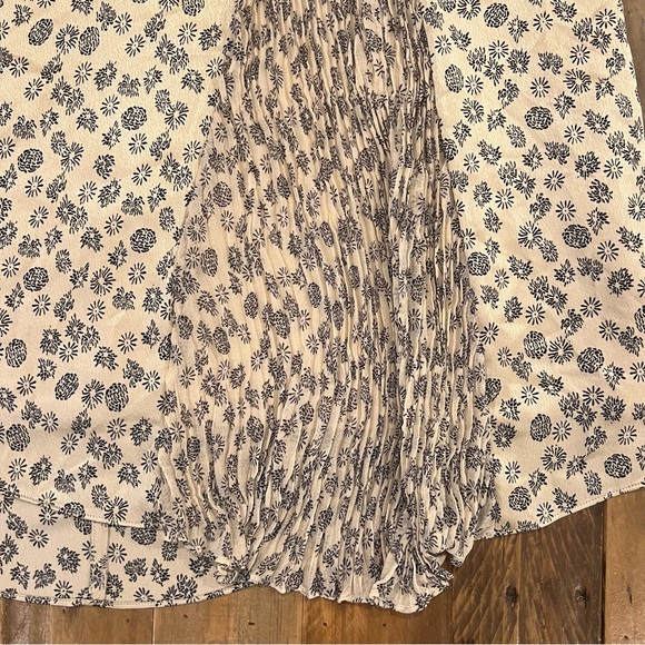 Vince Floral Skirt NWT - Picture 4 of 6